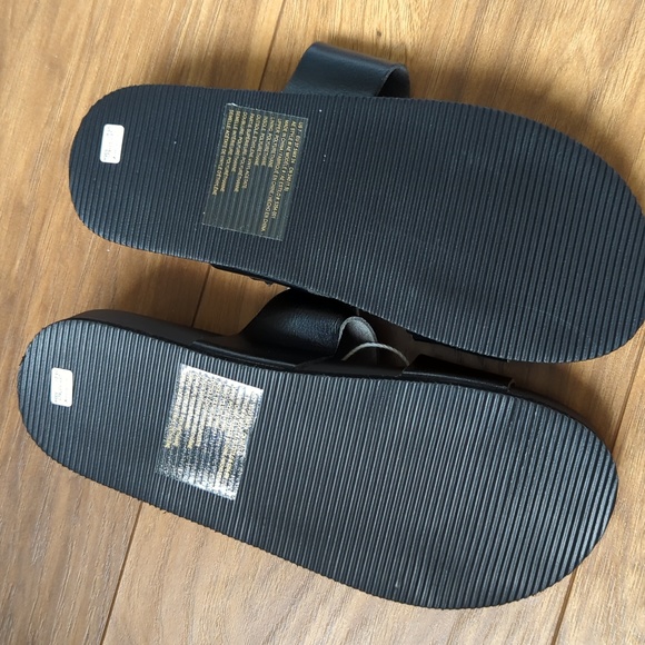 AEO Black Sandals - Picture 3 of 3